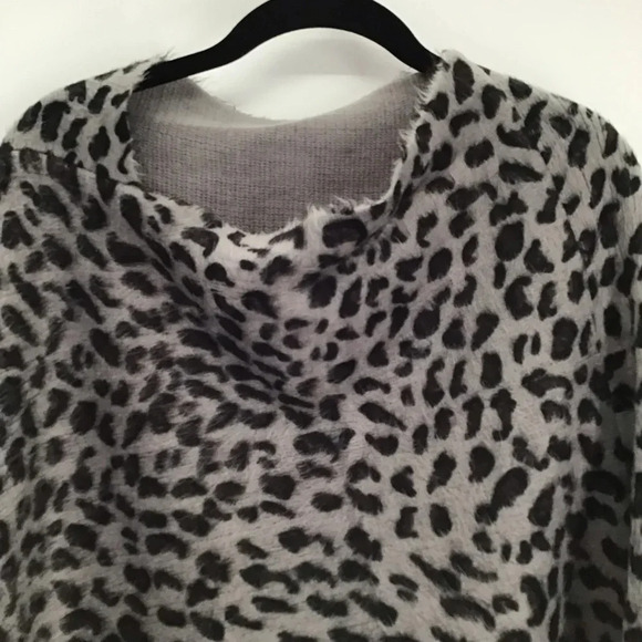 L.I.B. New York Women’s Poncho Shawl Warm Winter Animal Print NWT One Size - Picture 2 of 7